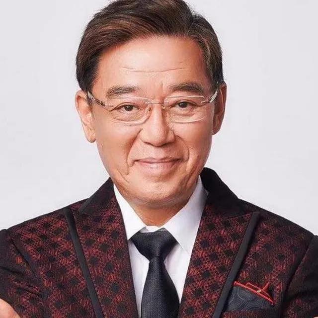 李立群说自己在29岁这一年获得了台湾金钟奖，兴奋的给父亲打了个电话，父亲并没有表