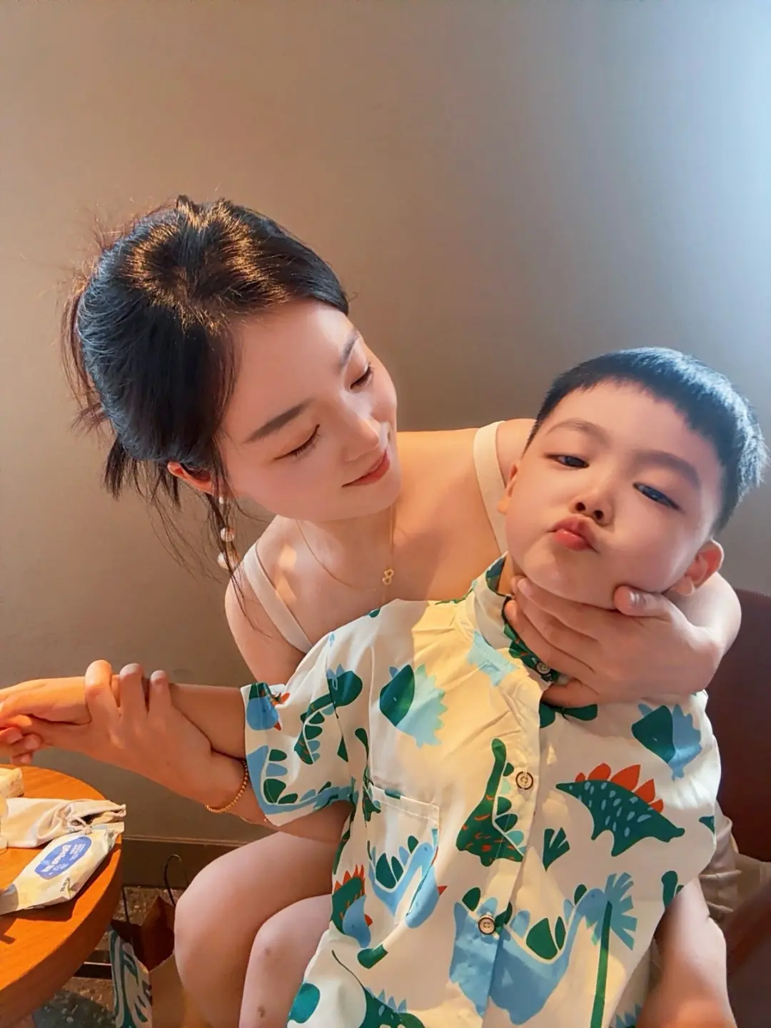 是妈妈也是自己，当妈妈只是我的加分项，不是对我的任何定义，我还是我自己