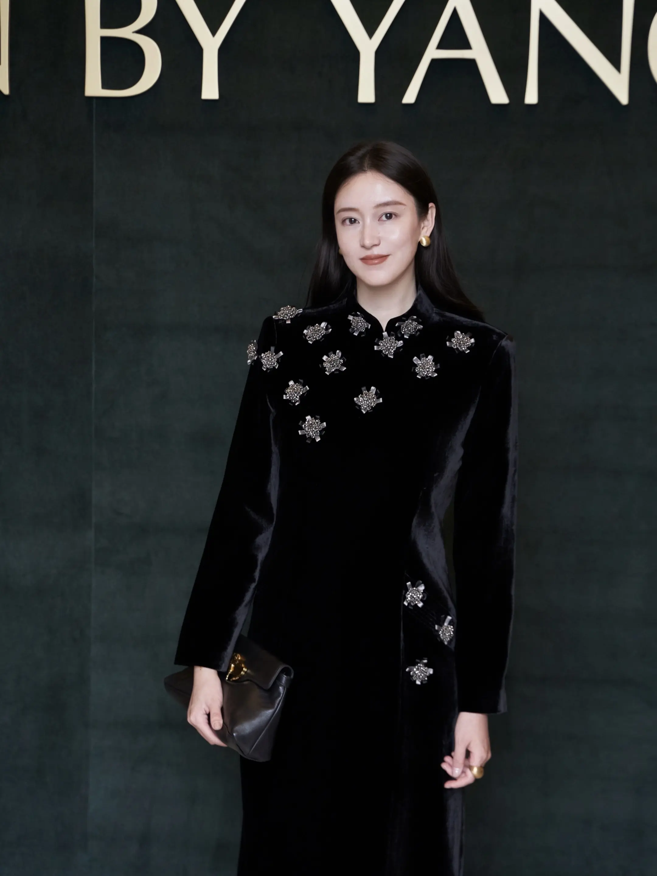 旗袍文化 优雅知性 上海时装周2026 海清 丝绒旗袍