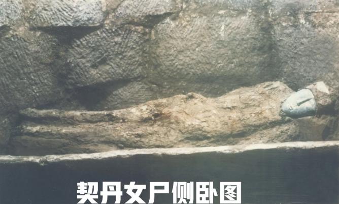 1981年，内蒙古乌兰察布盟豪欠营村，一位牧羊老人在放牧途中发现一处幽暗洞穴。出
