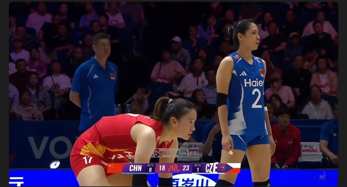 中国女排  第一局唐欣发挥好，捷克队第二局针对性发她，拦防重点下第二局拿了2分董