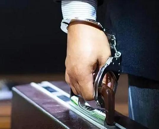 “必须彻查！”贵州，一男子因涉嫌洗钱罪，被警方指定居所，24小时全天候监视，岂料