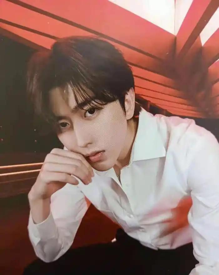 蔡徐坤演唱会热到衣全湿透，全开麦燃炸霸榜百度热搜