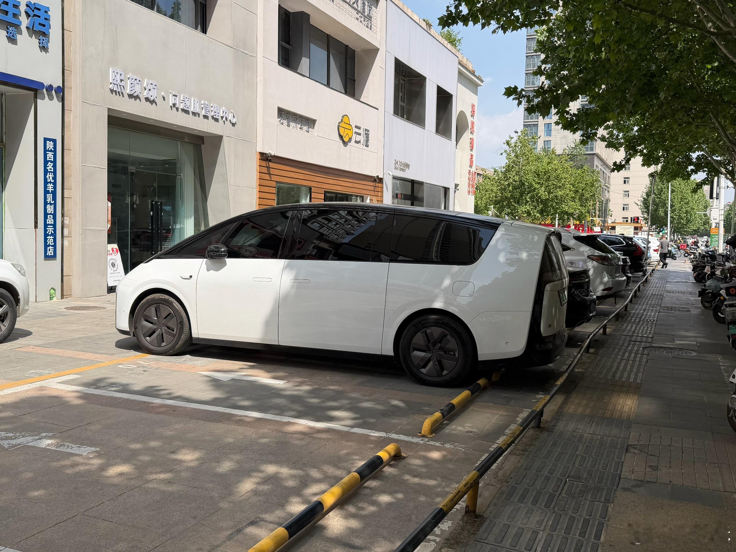 理想MEGA是真的大 