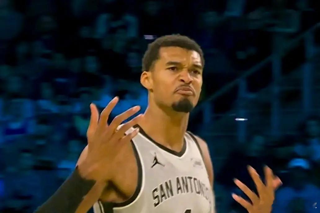 马刺终结雷霆16连胜文班亚马最疯狂一幕诞生了……外星人妥妥的救火员：文班亚马替联