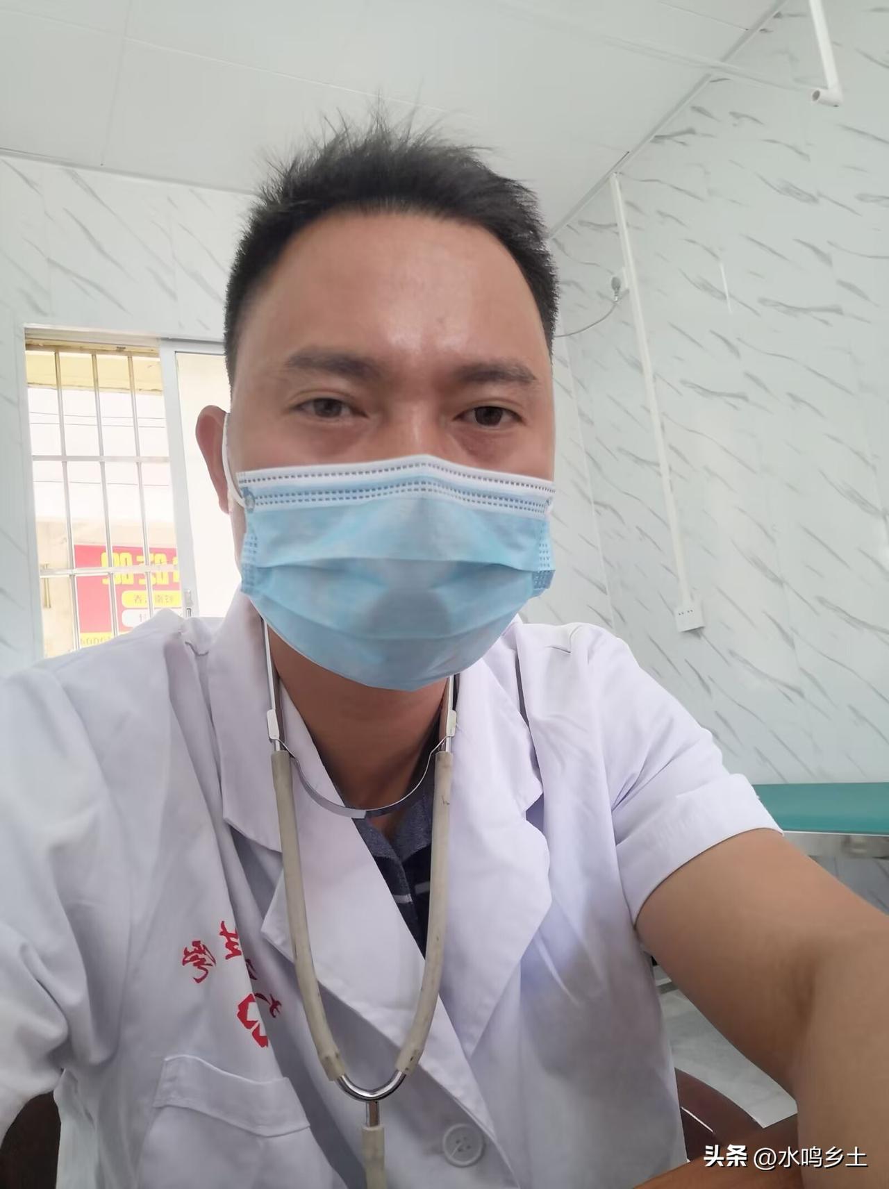 收入来源多元：公卫服务补助是基本盘，服务1000人年入近4万；诊疗费+药品购销差