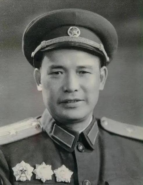 1929年，浙江脚夫带两挺重机枪投奔红军，拒绝500块大洋赏钱，此后征战16年只