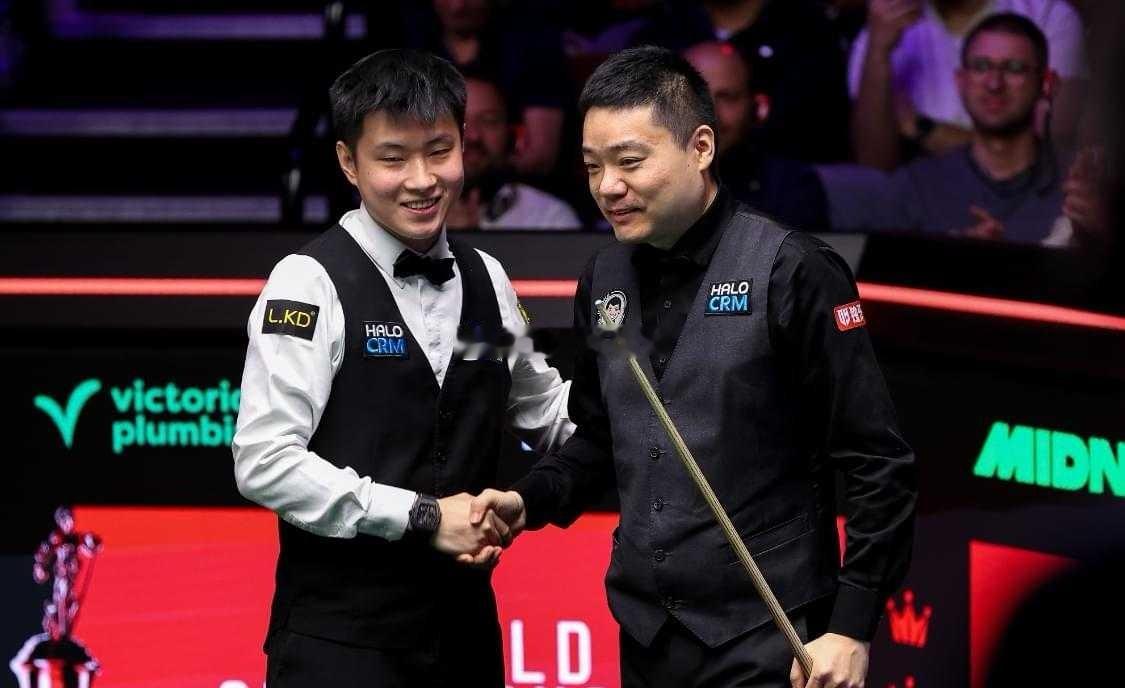 斯诺克战报！赵心童秀火力，2-0领先丁俊晖，斯佳辉德比战连输2局赵心童vs丁俊晖
