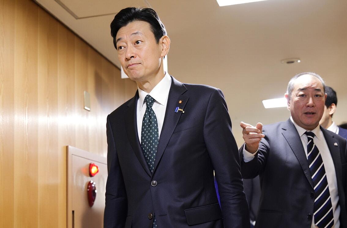 日本自民党核心人物西村康稔来中国了，结果连个接机的人都没有、没人会谈，连门都不存