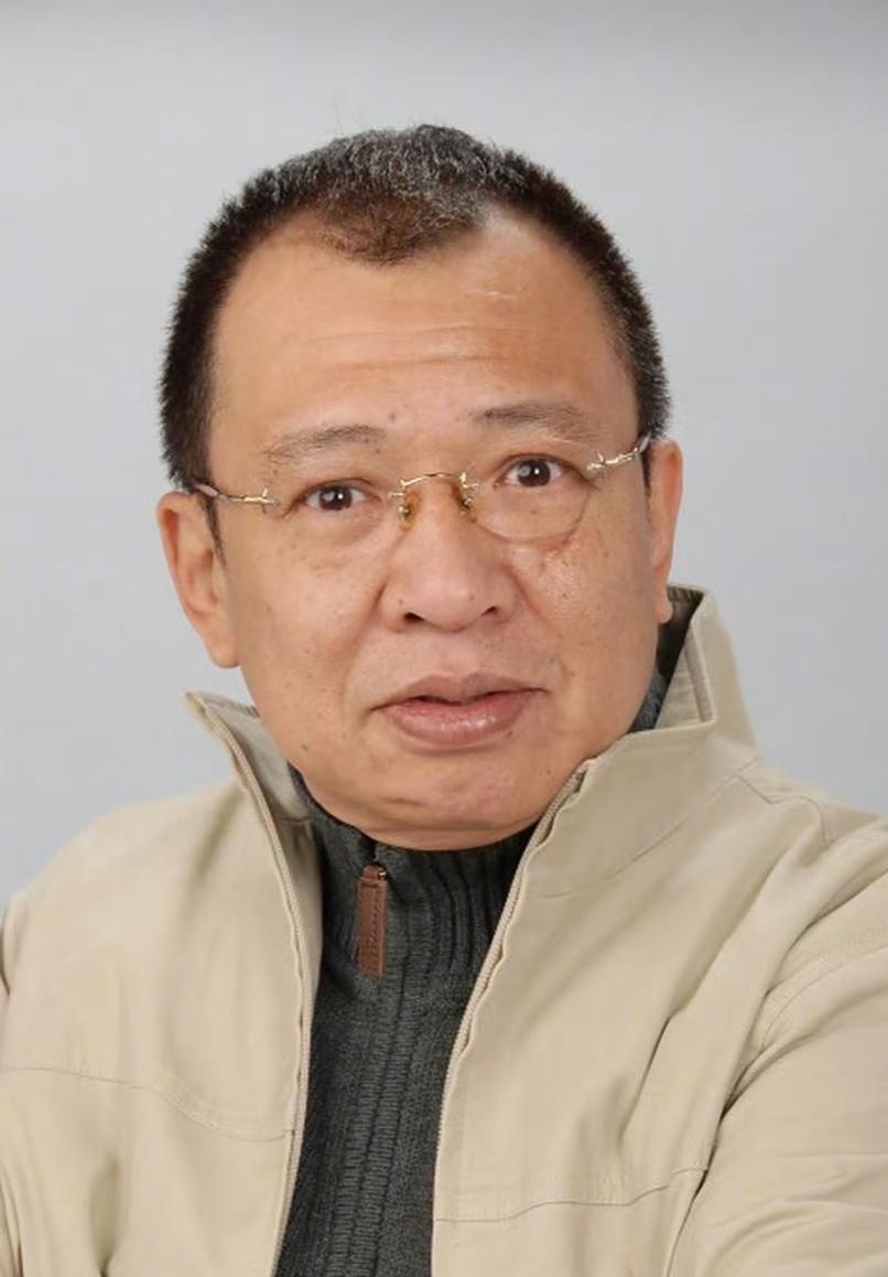 76岁的许绍雄病了，半个TVB都出动探望，佘诗曼更是专门从北京飞回来！这排面，绝