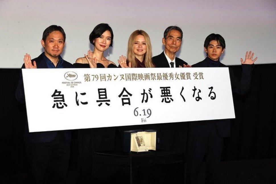 《突如其来》东京首映式上的滨口龙介、维尔日妮·埃菲拉和冈本多绪 