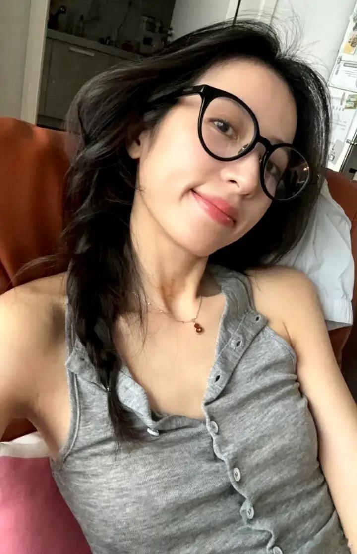 周雨彤首次发文回应近期的争议：“对不起”让大家生气了，这不是我的初衷，但我愿意承