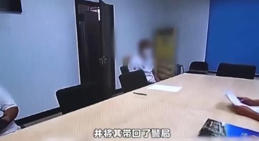 “谁敢动我女儿，我就和他拼了！”2022年，北京，女子晚上10点多下班，走到一饭