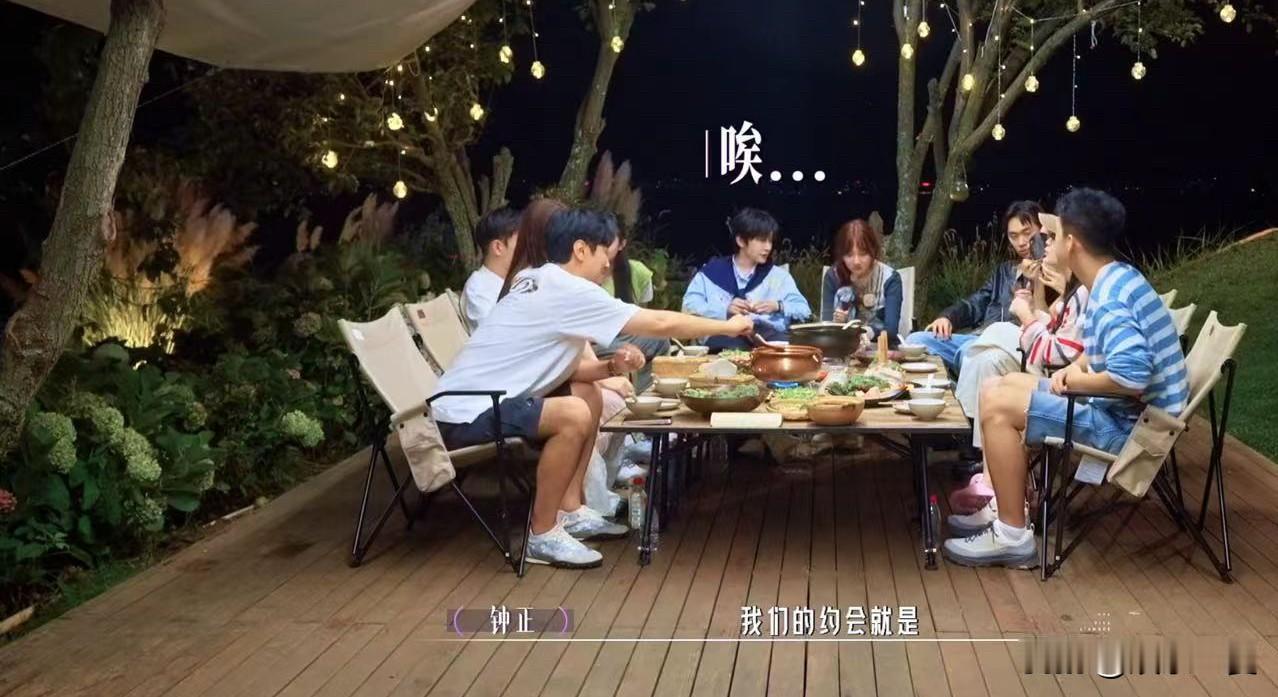 冯薪朵说“我和钟正是真的没有约会过。我们的二人世界就是打游戏。我们第一次表白的时