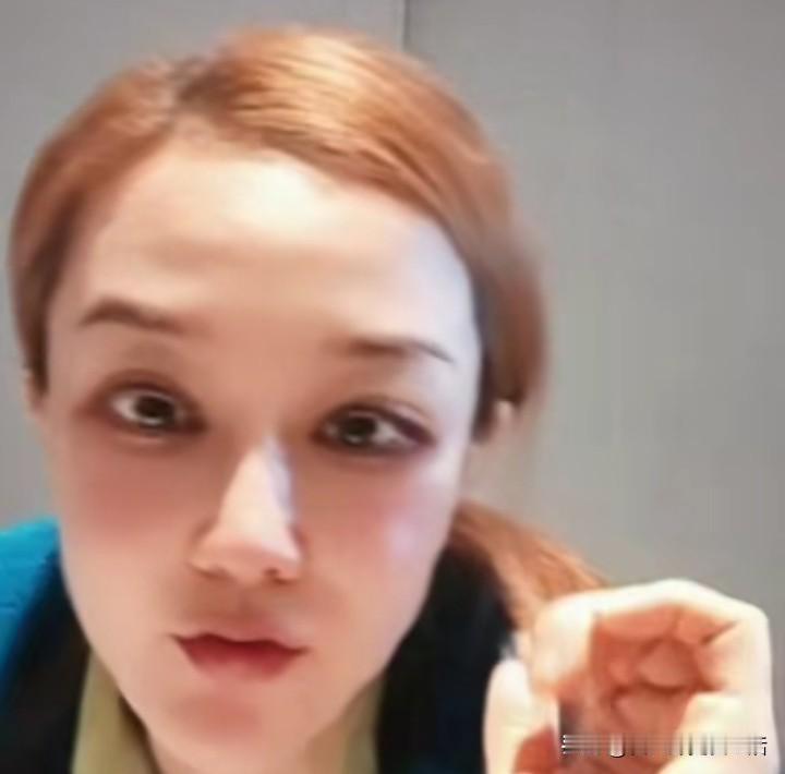 这位姐姐多大年纪了？怎么抖音空间里还都是那些擦边的视频？
想想也挺悲凉的，这么大