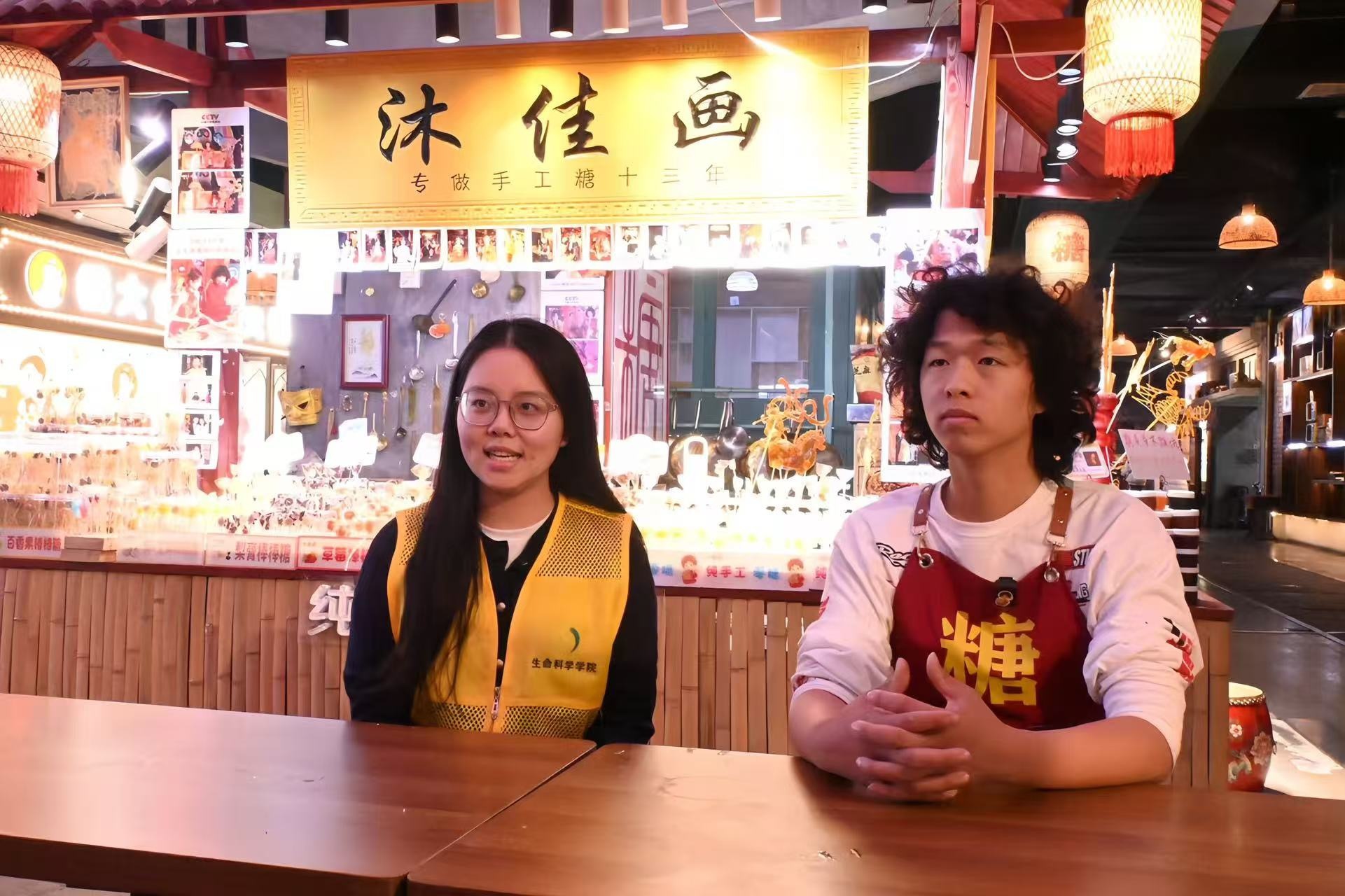 秦岭笑谈 【铜勺轻挥凝糖韵 青春聚力承非遗】曲阜师范大学寒假社会实践当铜勺轻落于