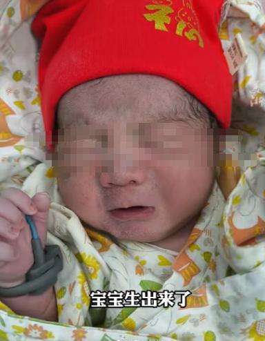浙江义乌62岁朱女士生下6斤男婴，连医生都说从来没碰到过！

62岁的老太太还能