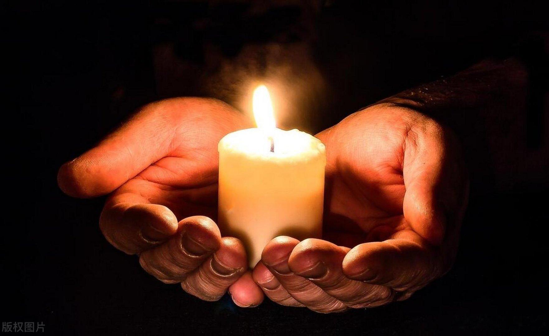 六十上下一道关，看似易闯实则难。牢记除死无大事，能偷闲时即偷闲。     （又一