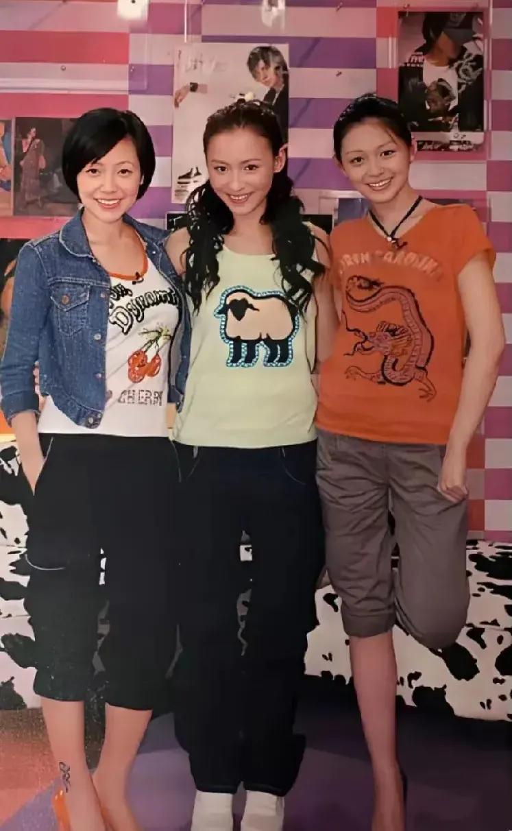 大S和两位混血女明星的合影。
张柏芝和杨颖的颜值辨识度很高，带有异国风情。
当她