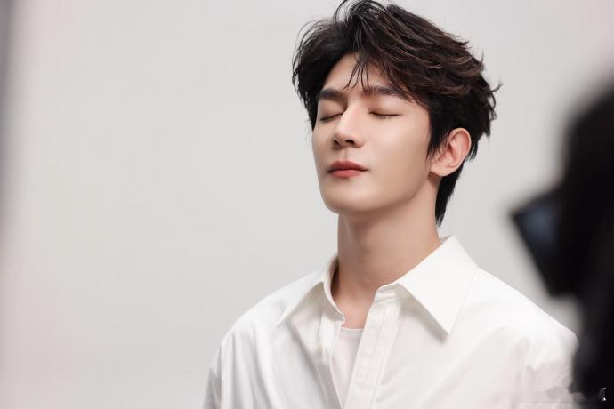 夏之光上桌后商业价值夏之光上桌后新商务月鳞绮纪+我家那小子有效播出！新商务官宣，