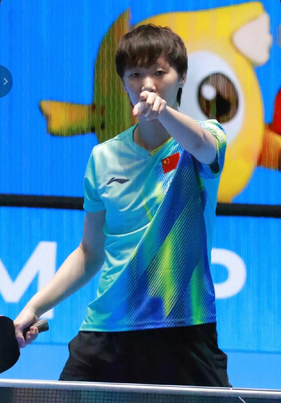 海口亚洲杯比赛，王曼昱今晚首秀对阵中国台北选手李昱谆。今晚是非常专注于比赛的王曼