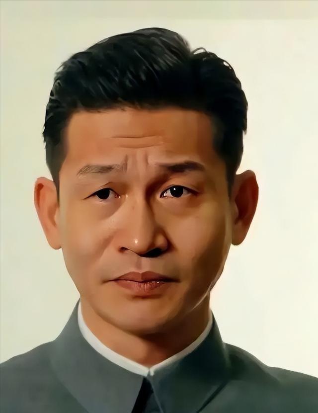 有一次，张艺谋问余皑磊：“有个男三号，演不演？”他接了，结果没火。不久，张艺谋又