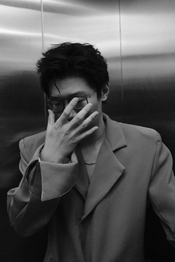 喜人澳门团建能不能加我一个 看到沈腾马丽就已经开始笑了，评论区还在疯狂加人——范