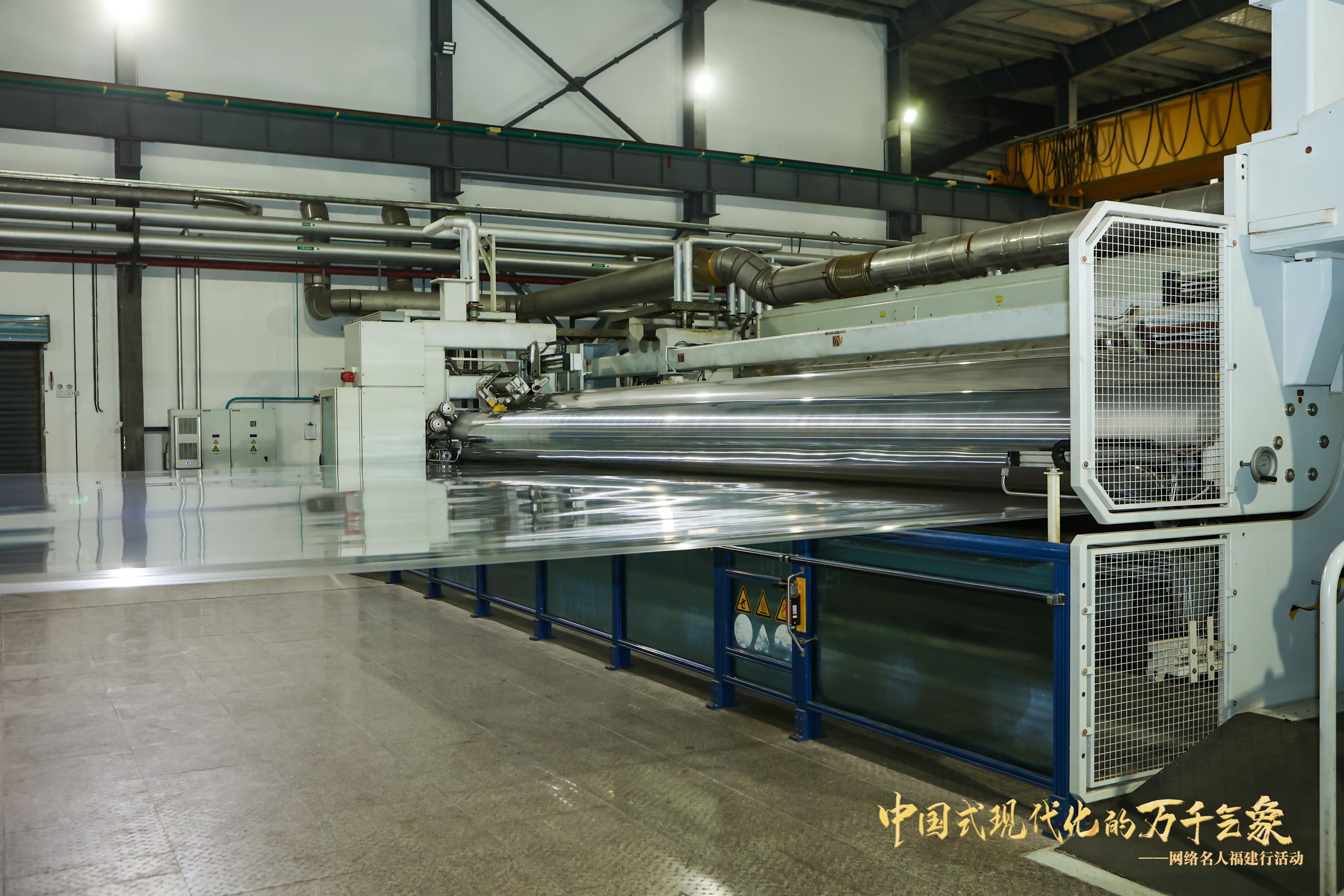 新质福建万千气象走进友谊胶粘带集团：小胶带里的大乾坤今天来到友谊胶粘带集团，首先