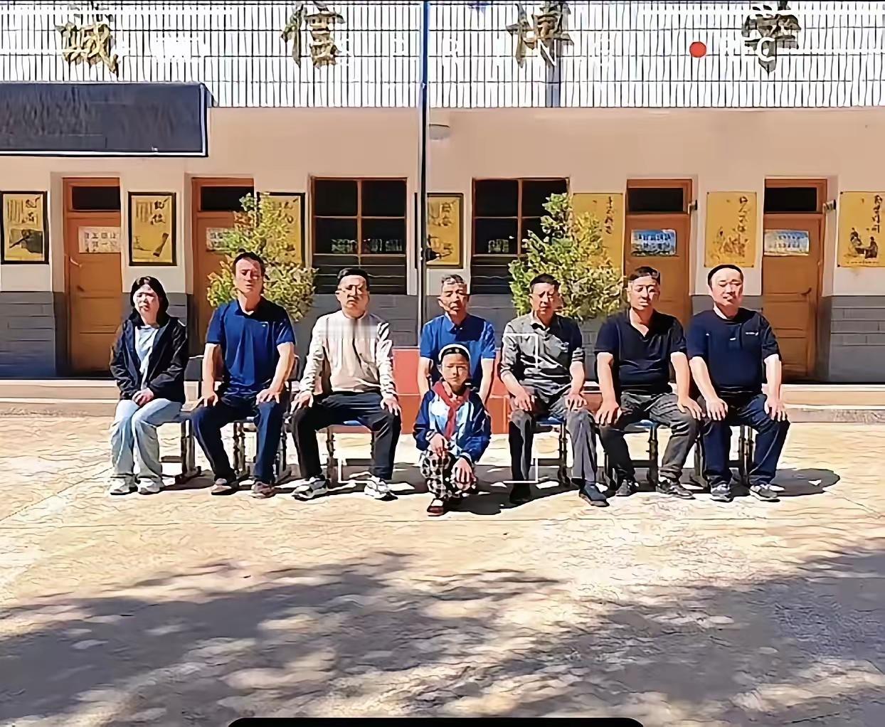 七个老师为她一个学生服务，她应该是全国最幸福的学生，国家为她的成长投入了多大的成