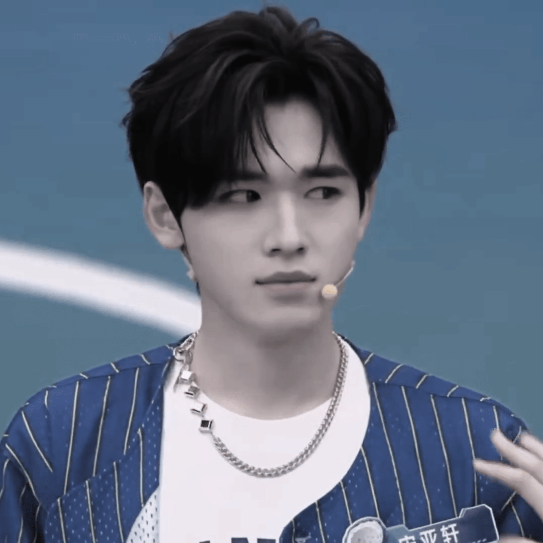 没人觉得这个像宋亚轩吗都让一让，内娱第一机器人塑来了哪个天才网友说他长得像宋亚轩