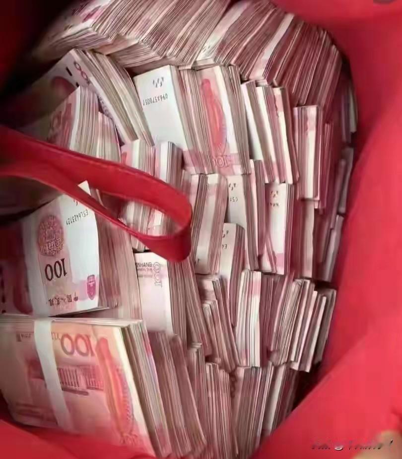 在利益面前，啥也不是！

我二大爷，最近家里拆迁。分了一笔巨款。200万，还有三