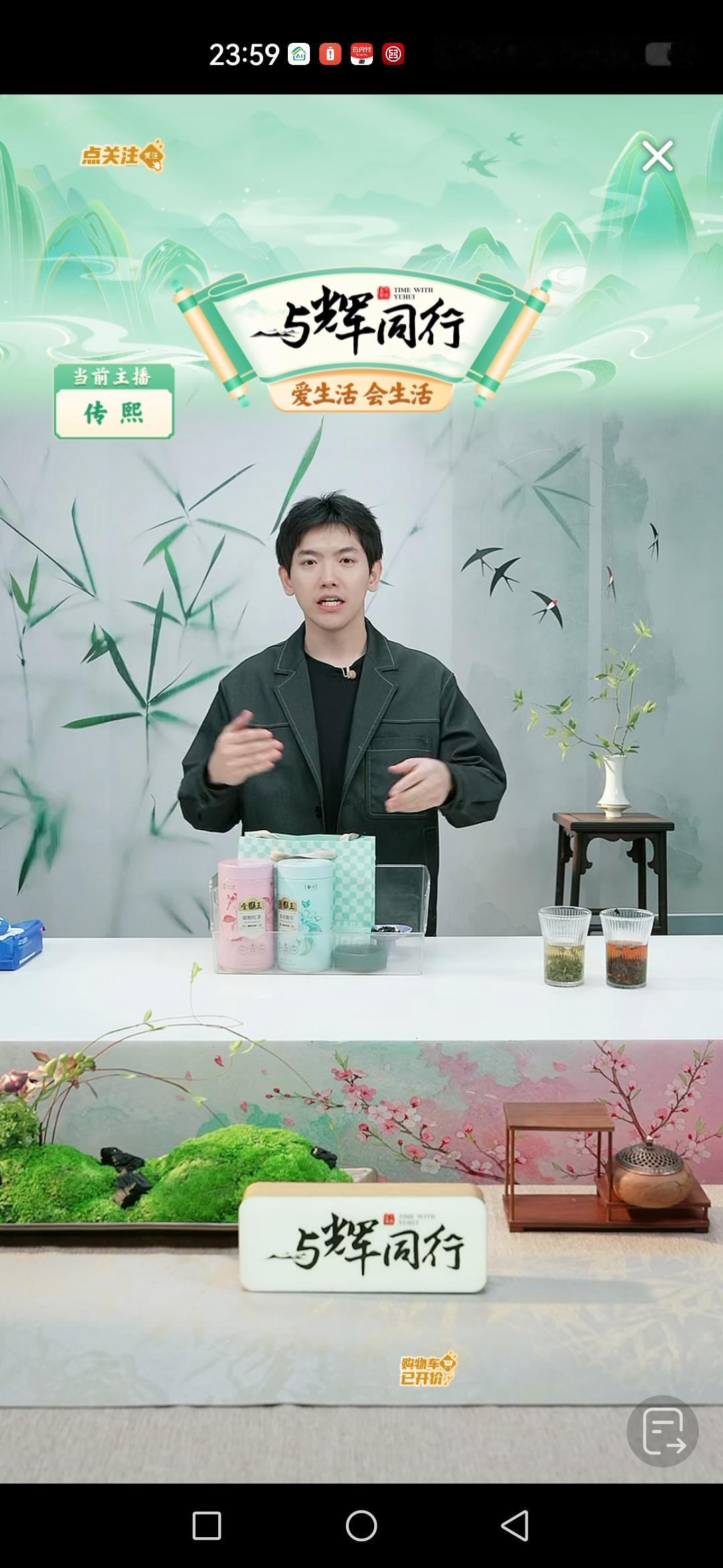 昨晚传熙急匆匆的下播了，他说：“抱歉，来不及给大家唱歌了。”

我一直在直播间里