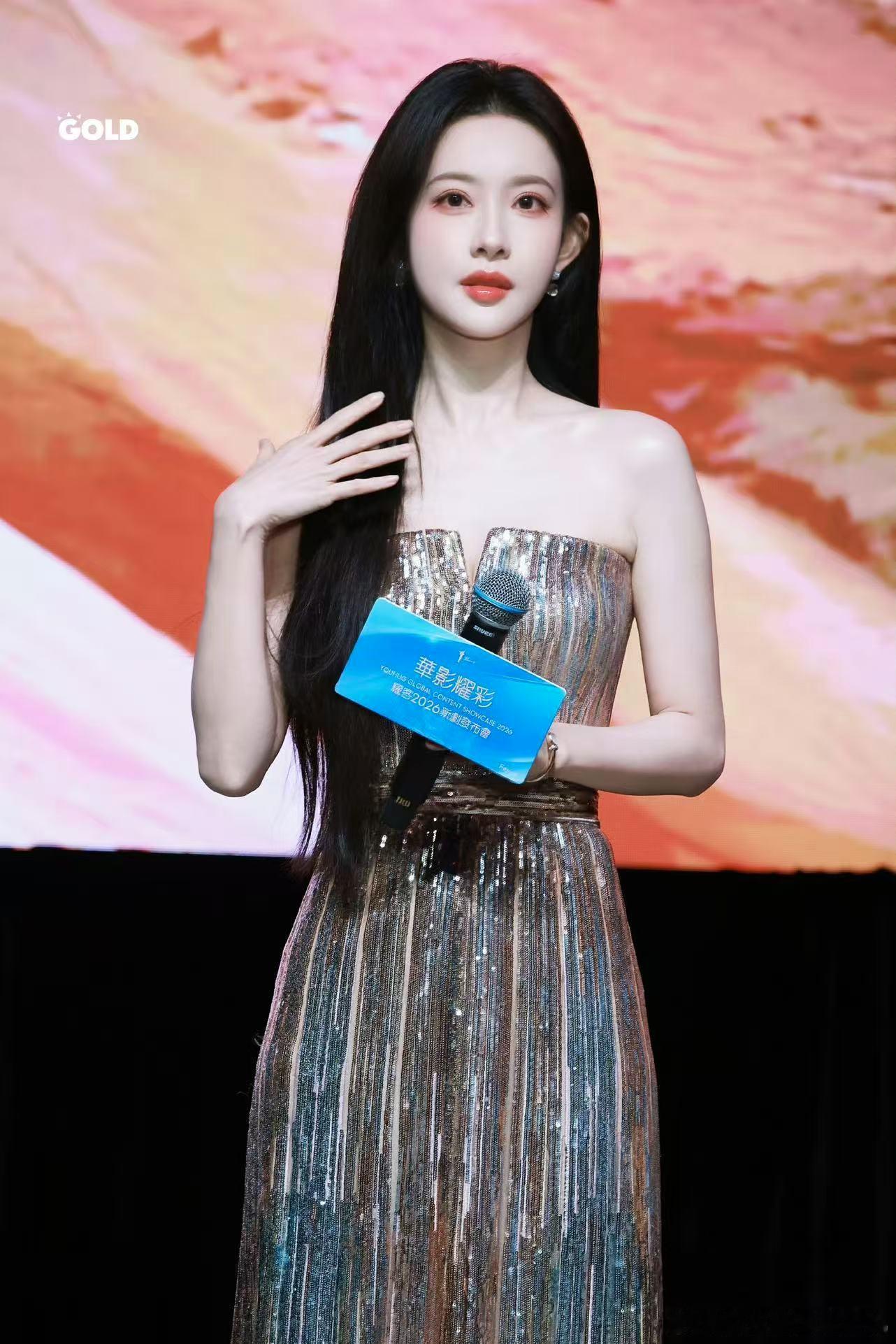 一手摘星一手捶地主演孟子义耀客官宣孟姐新剧！《一手摘星一手捶地》主演孟子义，在编