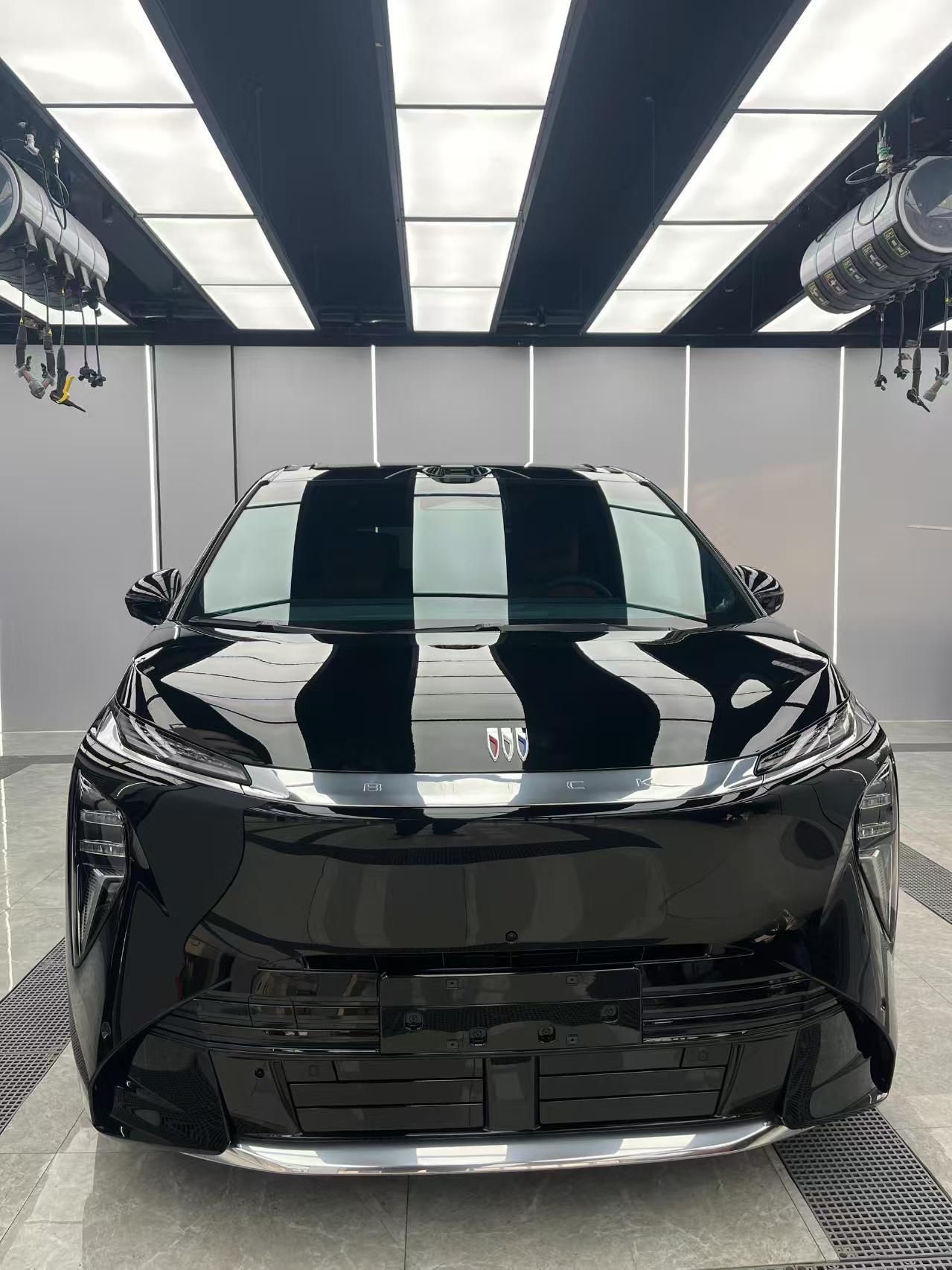 座椅的包裹感和支撑性很棒，长途驾驶不容易累，内饰的细节做工也挺显档次。 