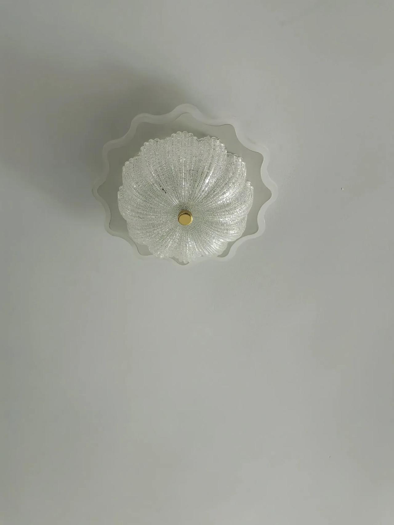 我在头条都赚翻了[捂脸]，赚了一套房，一辆奔驰车了，每天4位数，[灵光一闪]所以