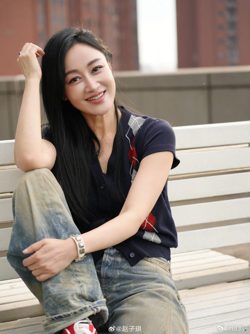 赵子琪把直播开成浪姐真心话了赵子琪说饭撒就是比各种耳朵 笑发财了！赵子琪刚知道啥