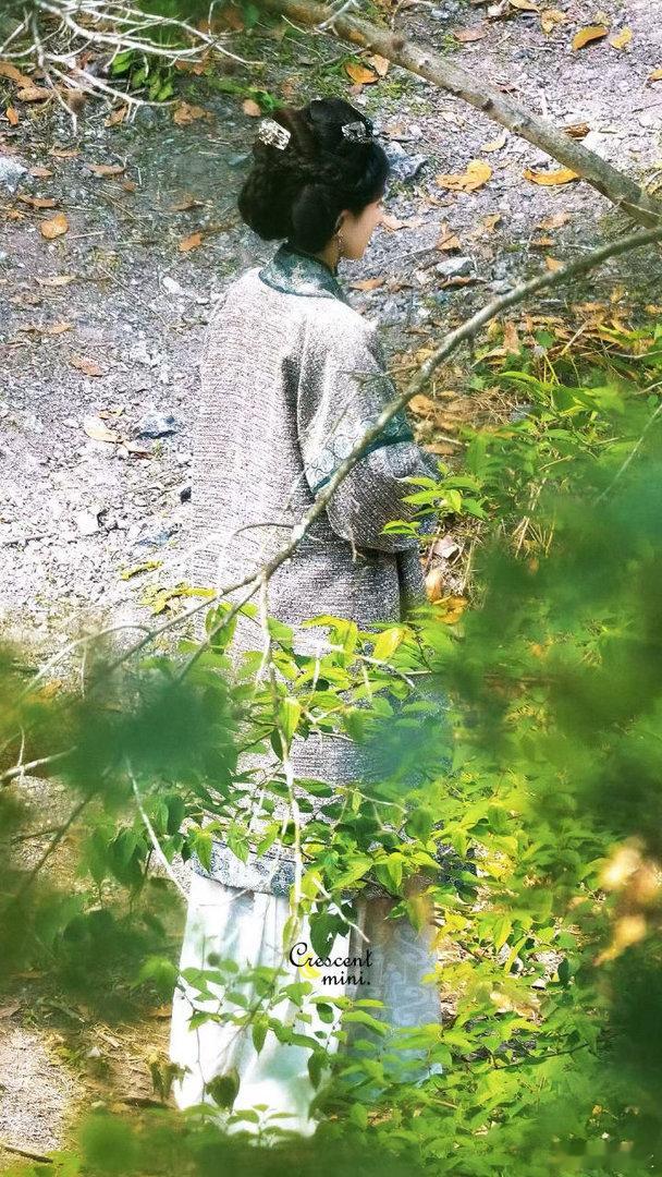 杨幂脸被蒸汽眼罩烫伤了我之前用也烫过，杨幂新剧《江山大同》拍摄顺利，期待和新角色