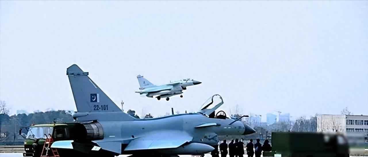 巴基斯坦空军换装歼-10CE，印度阵风被击落，中巴印三角悄悄变了

2024年5