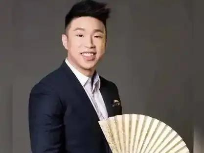 郭德纲回应烧饼任德云社副总争议，称烧饼升职基于多年努力，对其寄予厚望。他强调团队