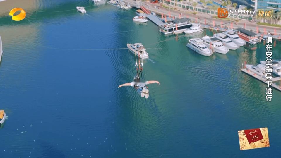 张远真bird起飞了  远子：“我起飞啦！”迪拜高空飞索挑战+随地大小闪，这次真