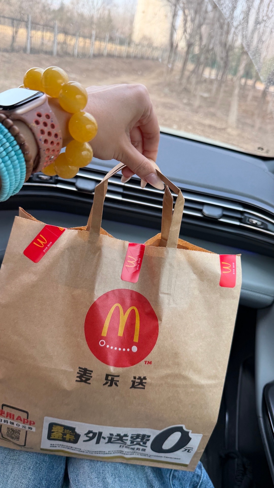 麦当劳CEO再被网友扒出假吃麦当劳都能忍住不吃？？我可忍不了开炫～🍔 