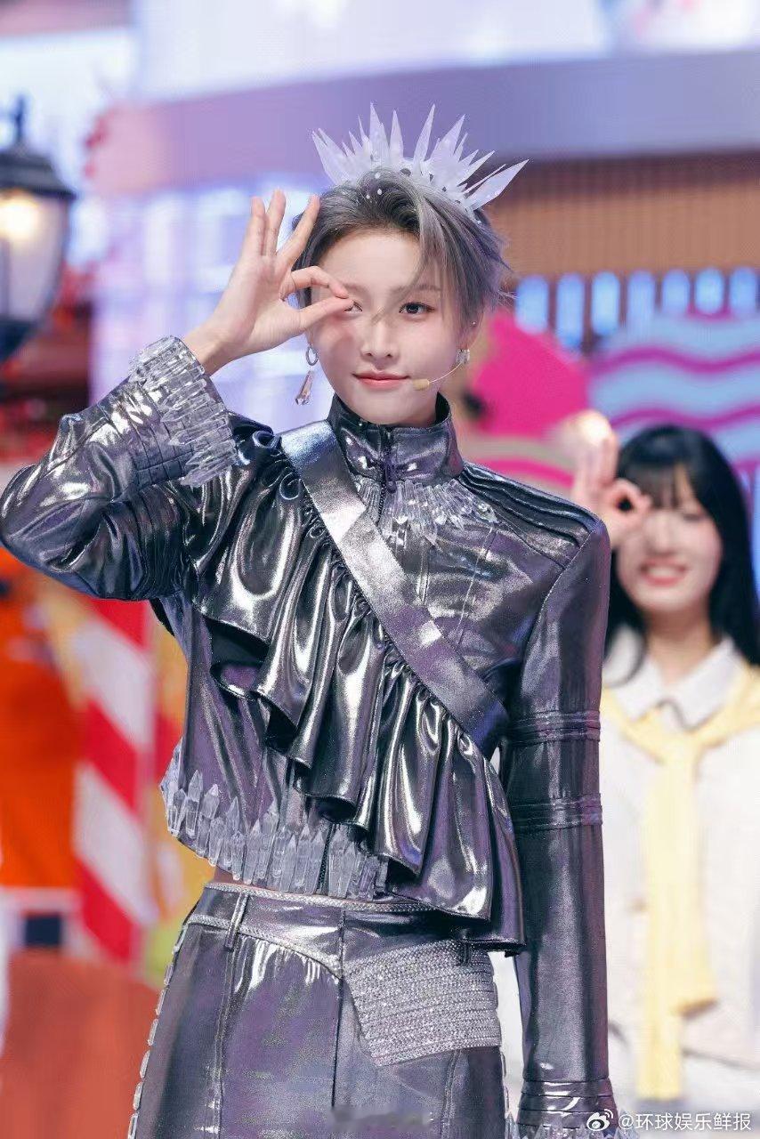 童年回忆杀来袭！刘雨昕化身冰柠檬，造型清甜灵动，bgm一响瞬间梦回快乐星球，适配