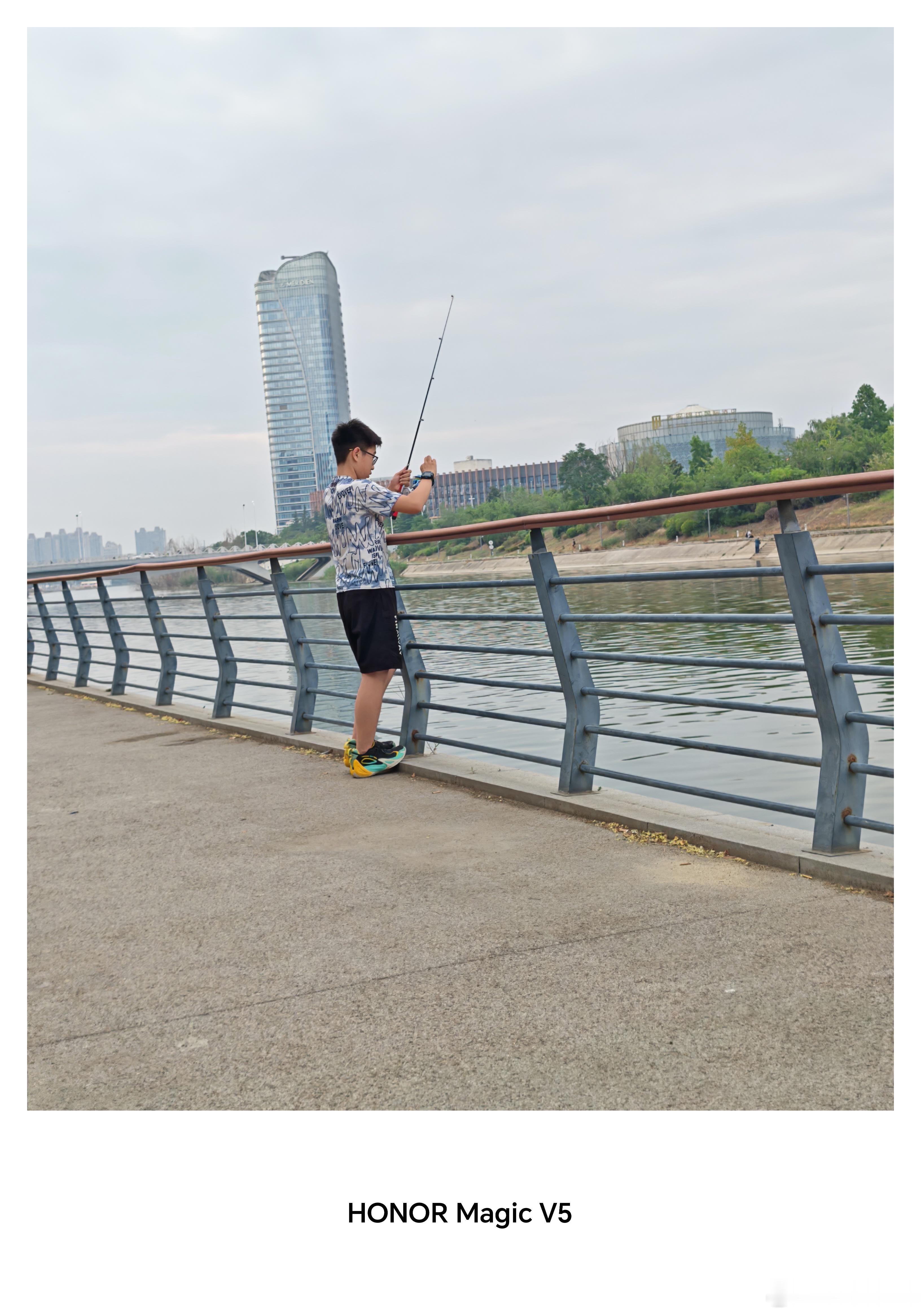 现在的钓鱼都普及到小学生了？？？一个个路亚甩的不停 ​​​