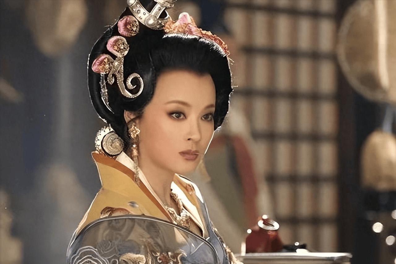 这一小节，估计有很多人喜欢，因为这是常用的争权术数嘛。

武则天被李治以皇后身份