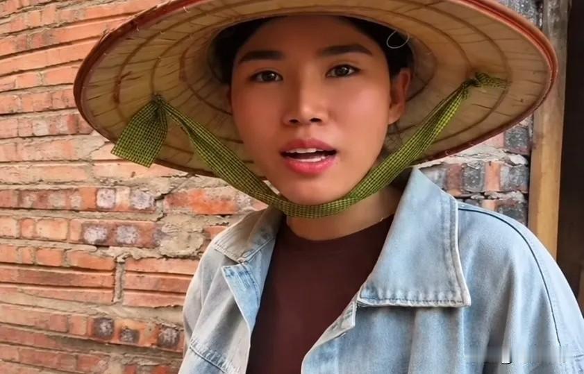现在很多在国外生活的博主为了直播间的观众人数而想尽办法去制造各种梗来博取关注，把