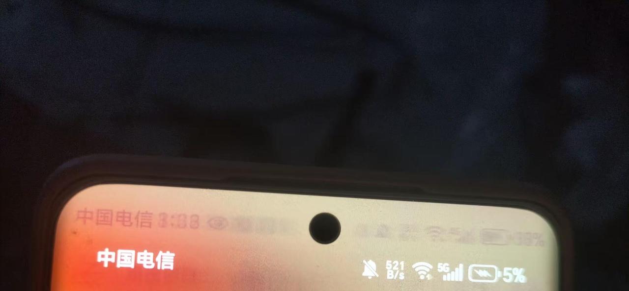荣耀X50手机屏幕上面显示黑色的字幕和屏幕显示一块黑的你们知道是什么地方坏了吗？