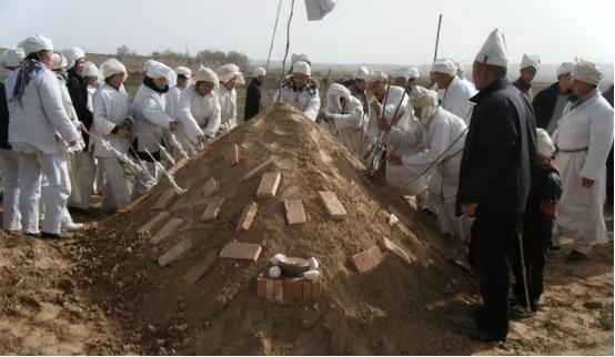 土葬不一定是最好的，人死后，身体还是活的！99%的人根本不知道，其实人在死后埋入