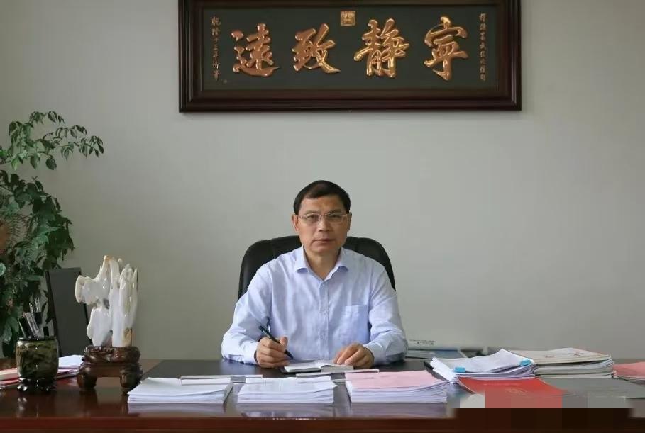 丰城市的熊才卫，今天彻底栽了。
这个熊才卫也不简单，他1961年11月出生于江西