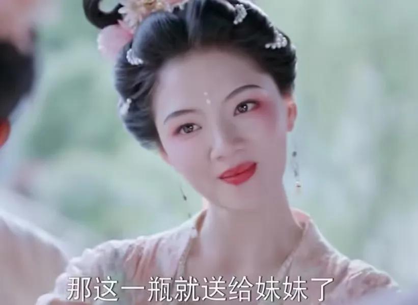 《锦绣安宁》
罗宜宁被故意刁难，明珠主动帮她解围，罗宜宁送给妹妹自己做的香露，明
