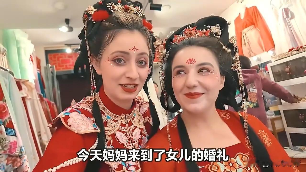 哎呀妈呀老铁们！外国小姐姐来西安游玩，换上咱们漂亮汉服之后，直接被惊艳到不行！